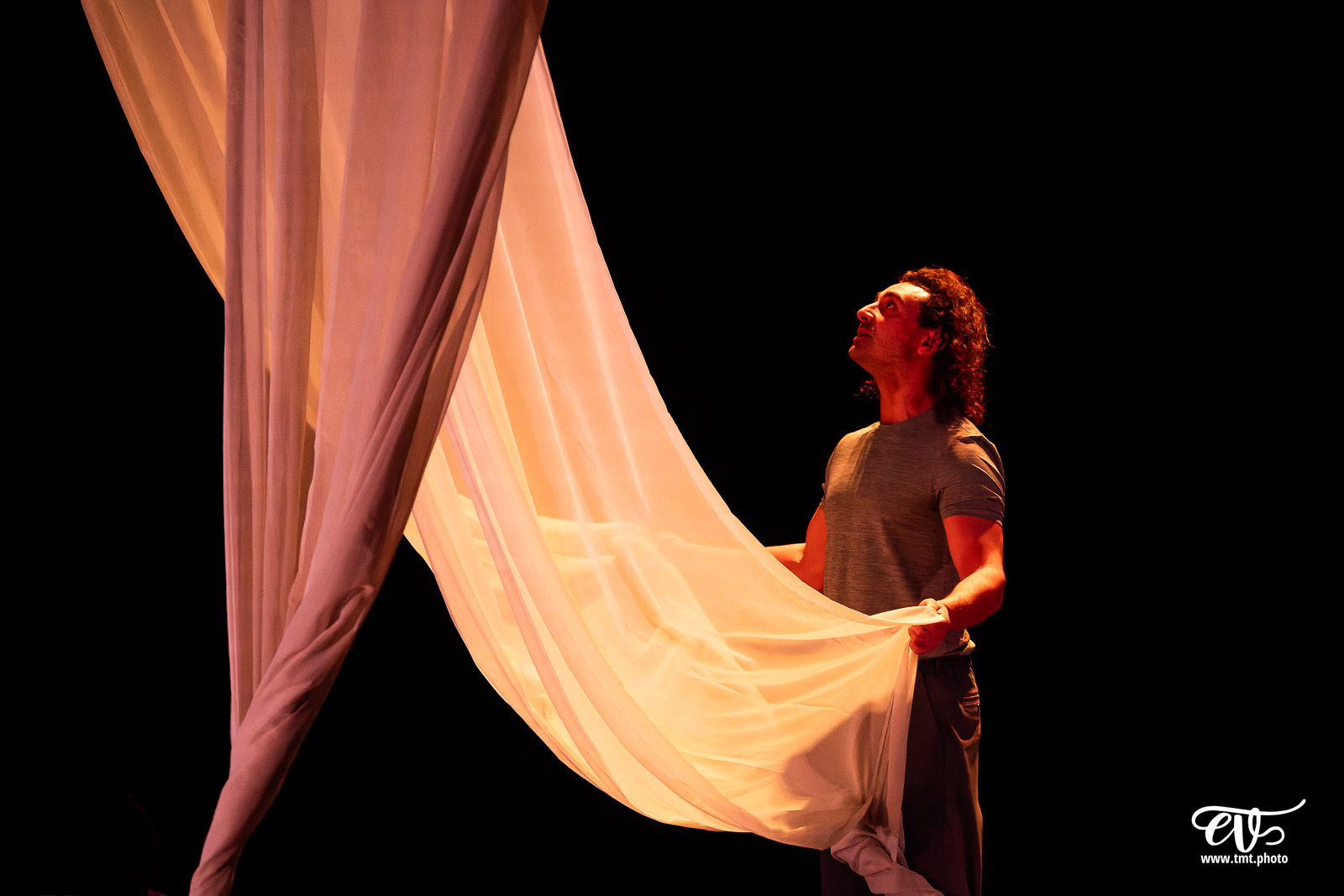 REVENIR (CIE LE TALON ROUGE)